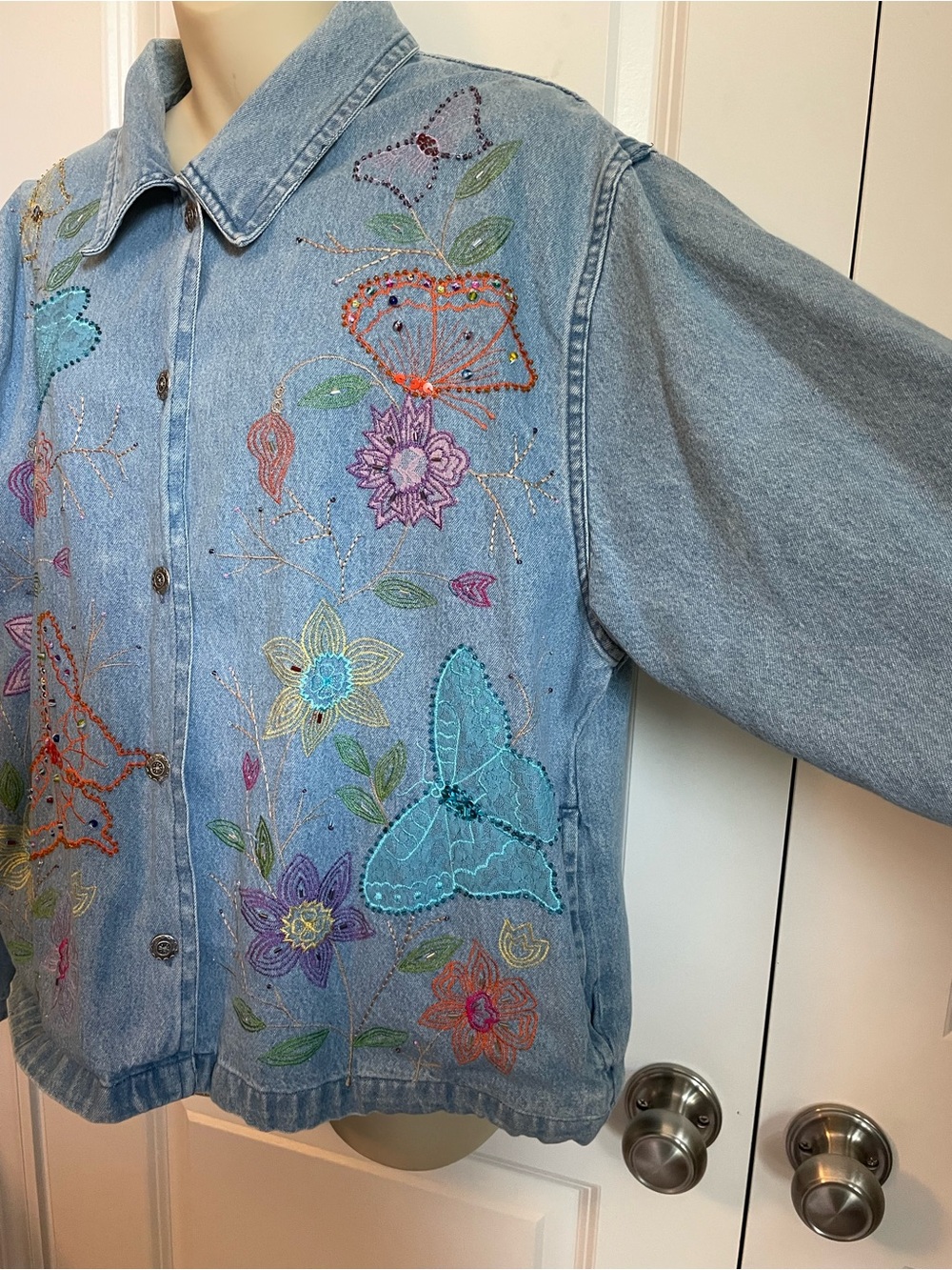 Tantrums Beaded Embroidered Denim Jacket Large Flowers Butterflies 90s - Picture 4 of 7